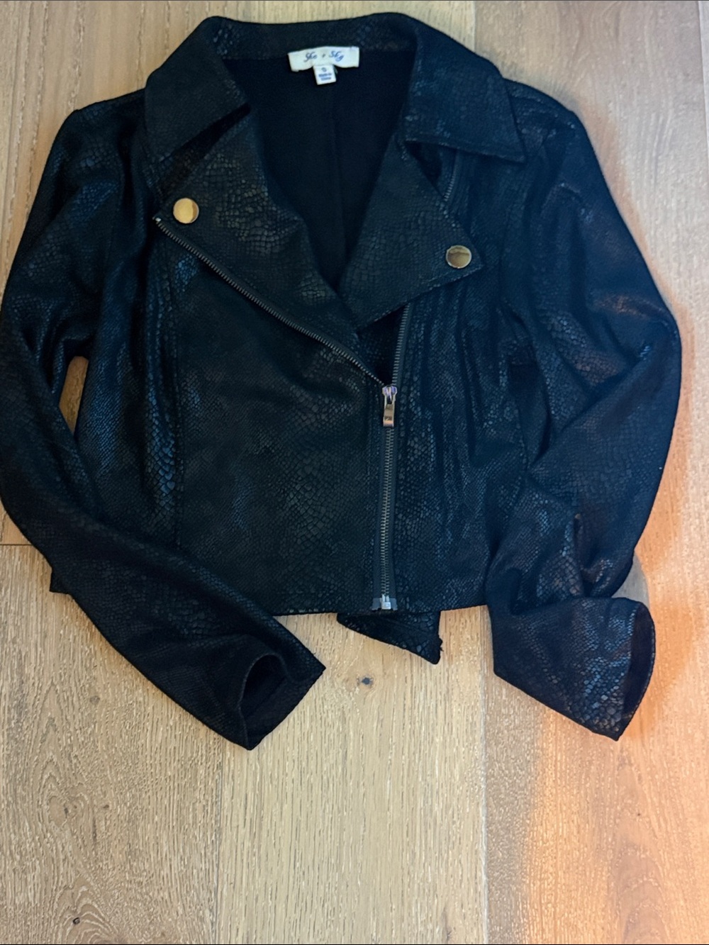 ❄️Black Cropped Faux-Snakeskin Moto Jacket